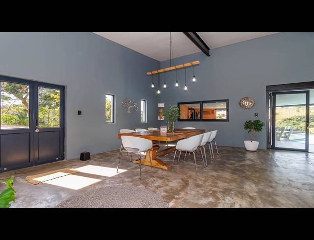 6 BEDROOM TOWNHOUSE FOR SALE IN CRESTHOLME